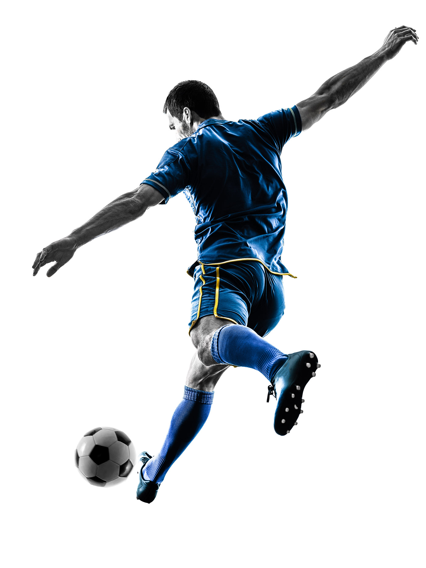 Футболист пинает мяч на белом фоне